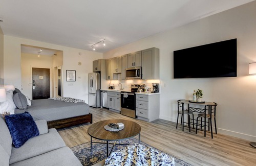 Lake Las Vegas Condo | Lake Las Vegas Studio with Serene Views