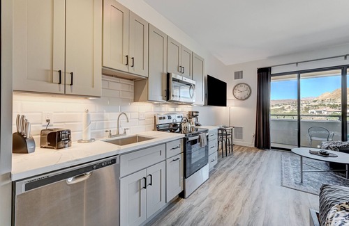 Lake Las Vegas Condo | Lake Las Vegas Studio with Serene Views