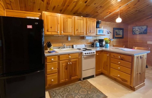 Alexandria Cabin | Lake Le Homme Dieu Cozy cabin at the water's edge!