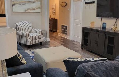 Lake Catherine House | Lake Leisure - Sleeps 9