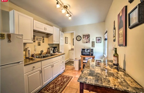 Geneva-on-the-Lake Apartment | Lake Life 2BR in the Heart of GOTL!