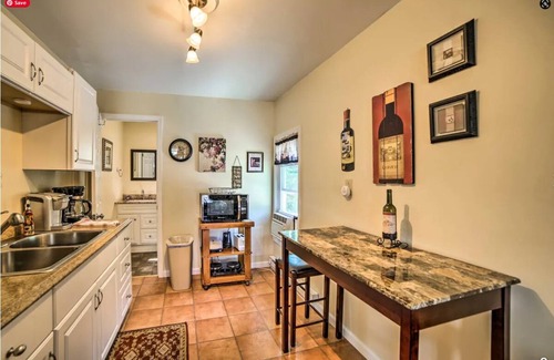 Geneva-on-the-Lake Apartment | Lake Life 2BR in the Heart of GOTL!