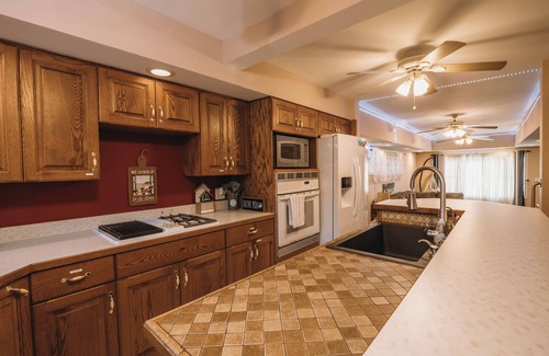 Michigan City House | Lake Life Escape. 5 Minutes to the beach, zoo, & casino