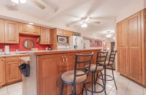 Michigan City House | Lake Life Escape. 5 Minutes to the beach, zoo, & casino
