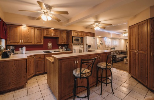 Michigan City House | Lake Life Escape. 5 Minutes to the beach, zoo, & casino