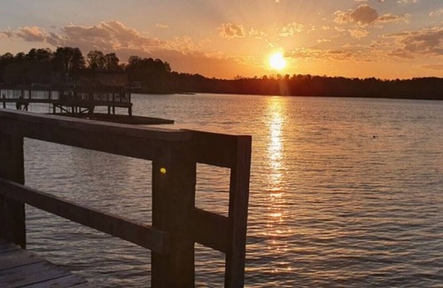 Southmont Cabin | Lake lifestyle at shore unit A