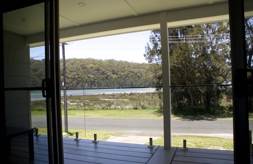 Burrill Lake House | LAKE LIFESTYLE is situated at the HART of Burrill Lake