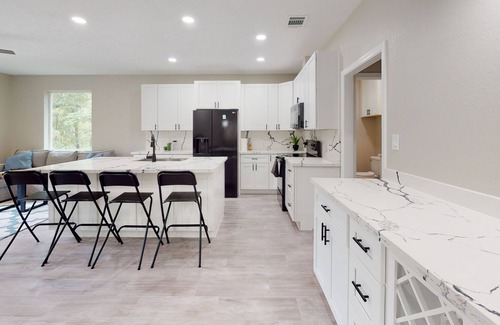 West Livingston House | Lake Livingston Home with Rooftop Patio & Grill, Game Room & EV Charger