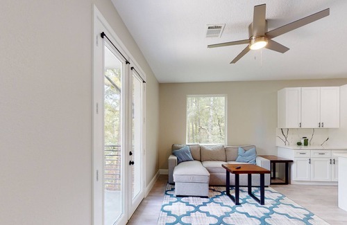 West Livingston House | Lake Livingston Home with Rooftop Patio & Grill, Game Room & EV Charger