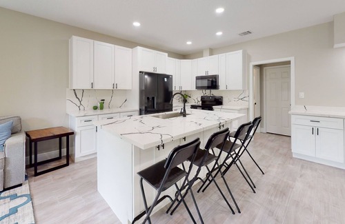 West Livingston House | Lake Livingston Home with Rooftop Patio & Grill, Game Room & EV Charger