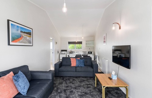 Ohinemutu Hotel | Lake Lodge Motel