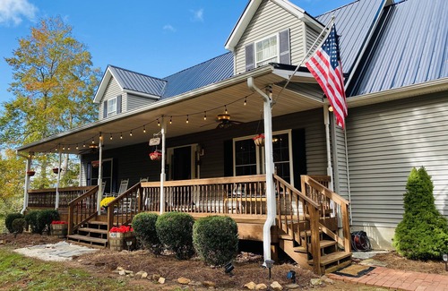 Rutherfordton House | Lake Lure Area Mountain Creek Lodge on 30 acres with private pristine river!