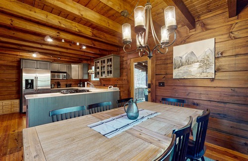 Lake Lure Cabin | Lake Lure mountain cabin with spectacular views on 2 acres