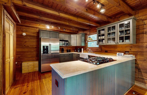Lake Lure Cabin | Lake Lure mountain cabin with spectacular views on 2 acres