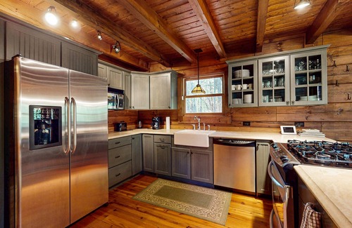 Lake Lure Cabin | Lake Lure mountain cabin with spectacular views on 2 acres