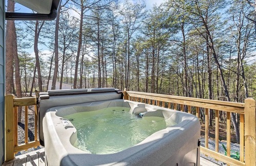 Lake Lure Cabin | Lake Lure with Hot Tub!