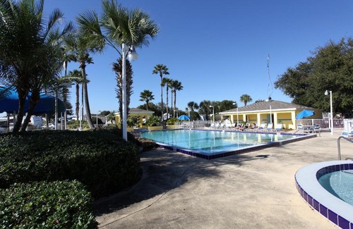 West Kissimmee Resort | Lake Magic Loft Cottage 11