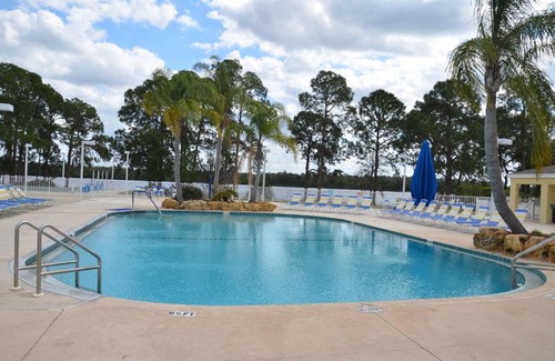 West Kissimmee Resort | Lake Magic Loft Cottage 11