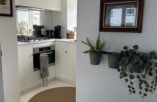 Honiton Apartment | Lake Makers Cottage - Relaxing Apartment in the Quaint Market Town of Honiton