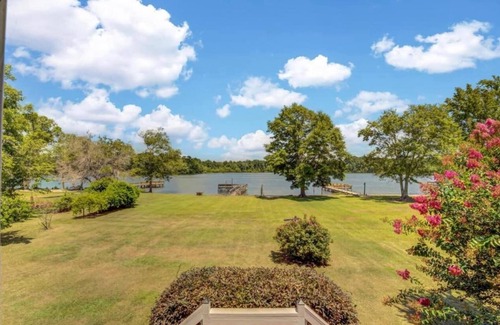 Summerton House | Lake Marion FRONT Home. Goat Island/Summerton. Private dock & ramp. Sleeps 12!