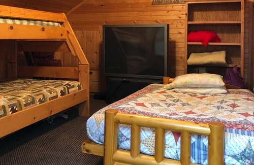 Detroit Lakes Cottage | Lake Melissa Darling Cottage - Sleeps 12 - Lots of extras - Wifi