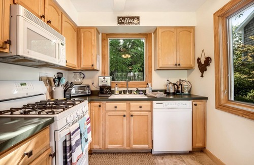 Michigan City Cottage | Lake Michigan Beach Cottage for 10