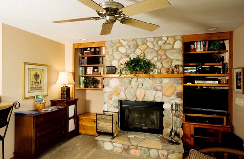 Glen Arbor House | Lake Michigan beachfront on Sleeping Bear Bay Glen Arbor