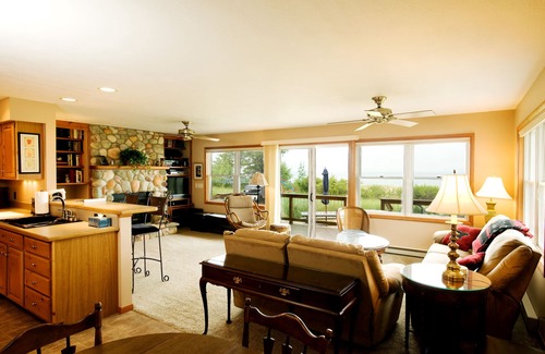 Glen Arbor House | Lake Michigan beachfront on Sleeping Bear Bay Glen Arbor