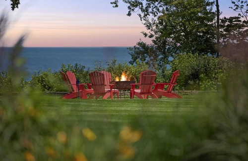 Newton House | Lake Michigan Beachfront - King Suite - Rec Room