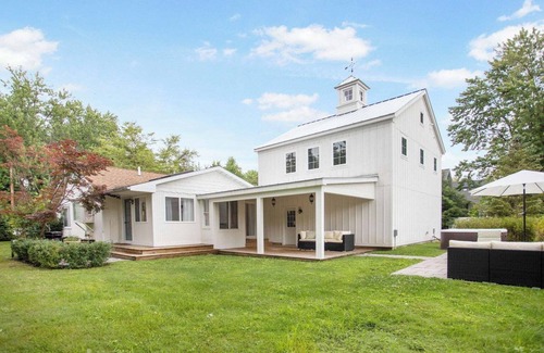 Miami Park House | Lake Michigan Charmer! Original cottage with gorgeous new addition! New Listing!