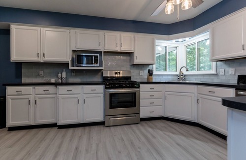 Muskegon House | Lake Michigan Retreat – Cozy Remodeled 3BR Getaway Near Scenic Beaches!