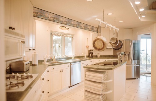 Mears House | Lake Michigan Views for Miles and Hot Tub Open in all Seasons!