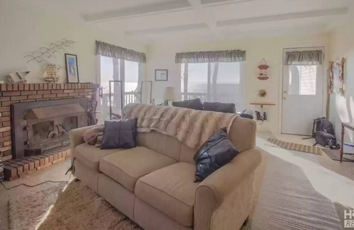 Montague House | Lake Michigan Waterfront! Semi-private beach steps away!