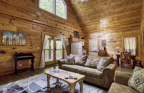 Sevierville Apartment | Lake Mountain Cabin w Pool Game Room Hot Tub