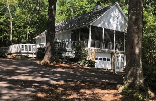 Prosperity House | Lake Murray Getaway Home