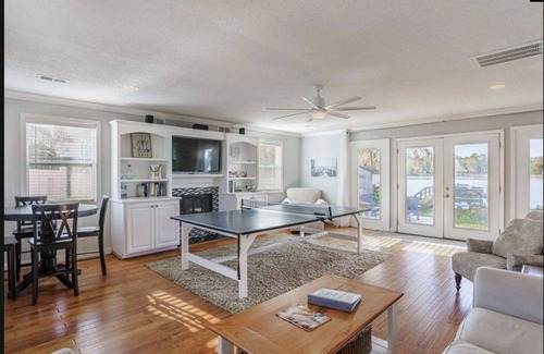 Chapin House | Lake Murray lakefront home w/private dock, great view, large backyard, 4 kayaks