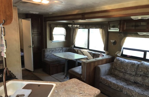 Gilbert House | Lake Murray lakefront/lake view RV camping/boating Short forest trail to shore