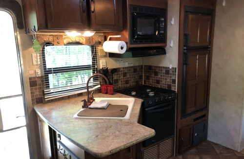 Gilbert House | Lake Murray lakefront/lake view RV camping/boating Short forest trail to shore