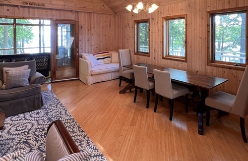 Gravenhurst Cottage | Lake Muskoka 2.5 Bedroom Island Cottage