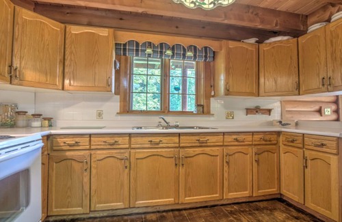Bracebridge Cottage | Lake Muskoka Escape Family Cottage- McVittie Island relaxation with amenities