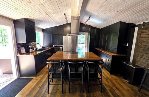 Bracebridge Cottage | Lake Muskoka Island Cottage boat access only
