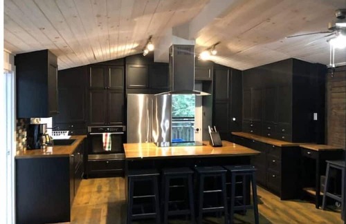 Bracebridge Cottage | Lake Muskoka Island Cottage boat access only