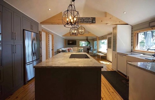 Bala House | Lake Muskoka - Lake Front Cottage - 230' Water