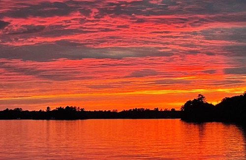 Bala Cottage | Lake Muskoka waterfront cottage with the most amazing sunsets!