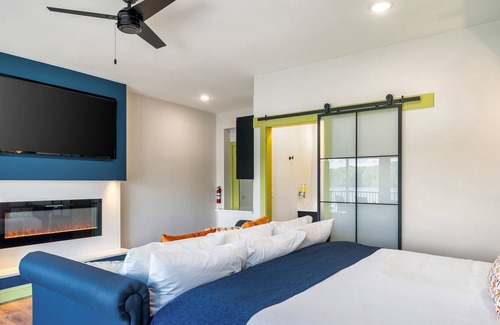 Dandridge Villa | Lake My Day (1-Bedroom Villa) by RedAwning