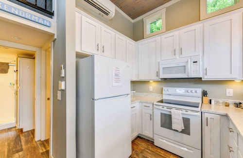 Sherrills Ford Cottage | Lake Norman Getaway w/Pool Access + Kayaking!