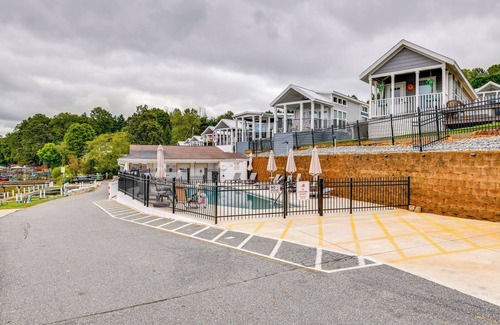 Sherrills Ford Cottage | Lake Norman Getaway w/Pool Access + Kayaking!