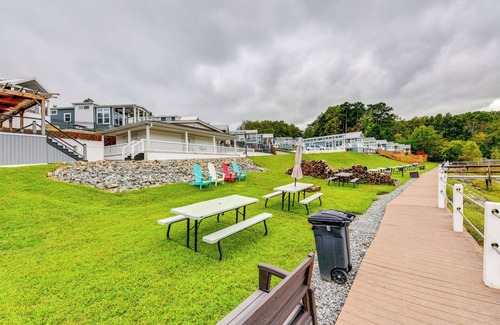 Sherrills Ford Cottage | Lake Norman Getaway w/Pool Access + Kayaking!
