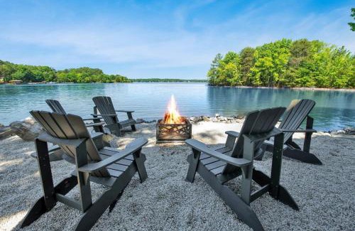 Mayhew House | Lake Norman Hideaway