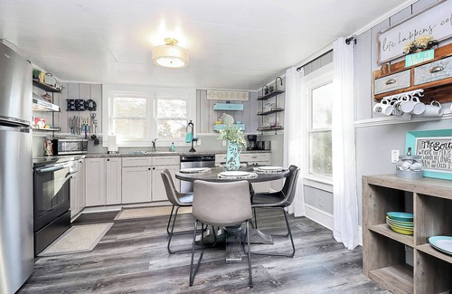 Cornelius House | Lake Norman Shabby Chic bungalow in Cornelius close to Davidson